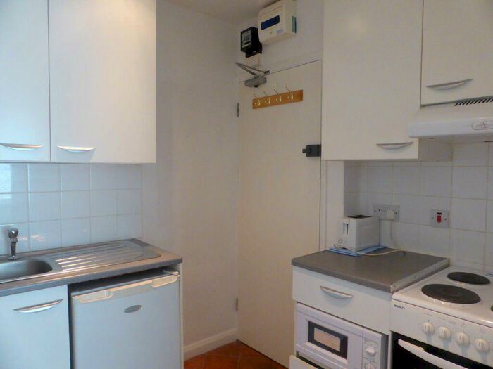 Studio To Rent In Boundary Road -, P11