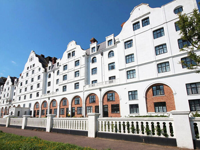 2 Bedroom Maisonette To Rent In Grand Avenue, Worthing, BN11