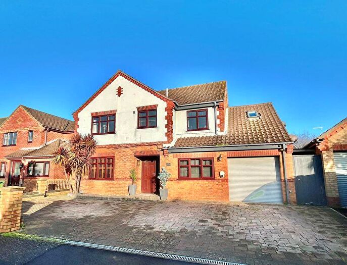 5 Bedroom Detached House For Sale In El Alamein Way, Bradwell, NR31