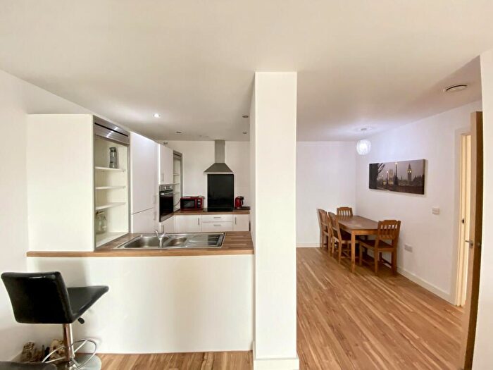 3 Bedroom Flat To Rent In Michigan Point Tower A, Salford Quays, Salford, M50