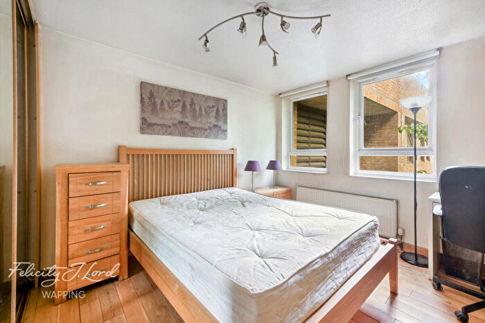 3 Bedroom Flat For Sale In Cloysters Green, London, E1W