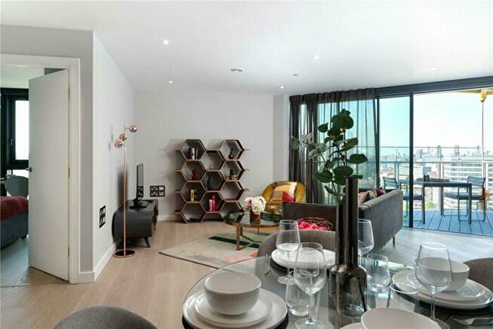 3 Bedroom Flat To Rent In Portland Street, London, SE17