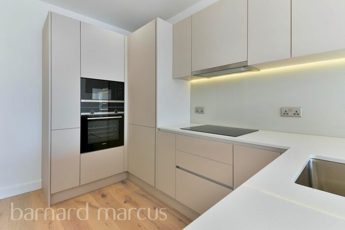 2 Bedroom Flat To Rent In Chiswick High Road, London, W4