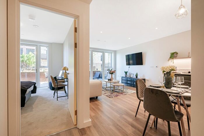 1 Bedroom Flat For Sale In Heybourne Park, London, NW9