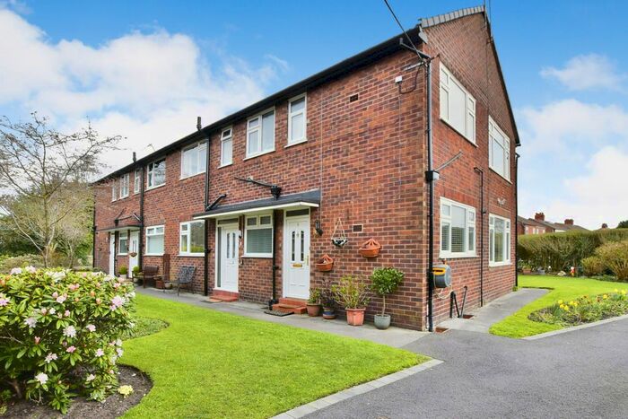 2 Bedroom Flat To Rent In Sunningdale Court, Northenden Road, Sale, Greater Manchester, M33