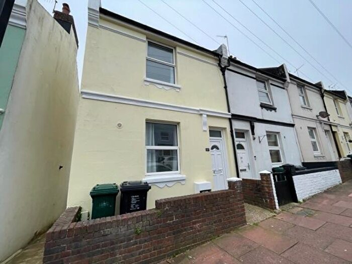 2 Bedroom End Of Terrace House To Rent In Dewe Road Brighton, BN2