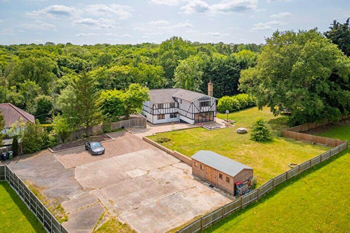 5 Bedroom Detached House For Sale In Woollens Brook, Hoddesdon, EN11