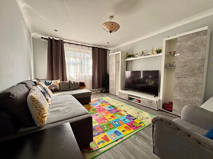 3 Bedroom Property To Rent In Lascelles Close, London, E11