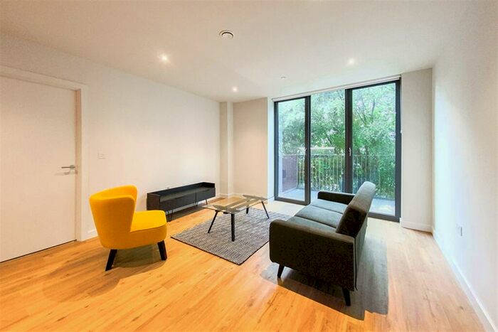 2 Bedroom Apartment To Rent In Mount Yard, Meadwoside, M4