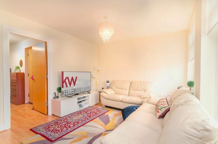 2 Bedroom Flat To Rent In Magdalene Gardens, London, N20