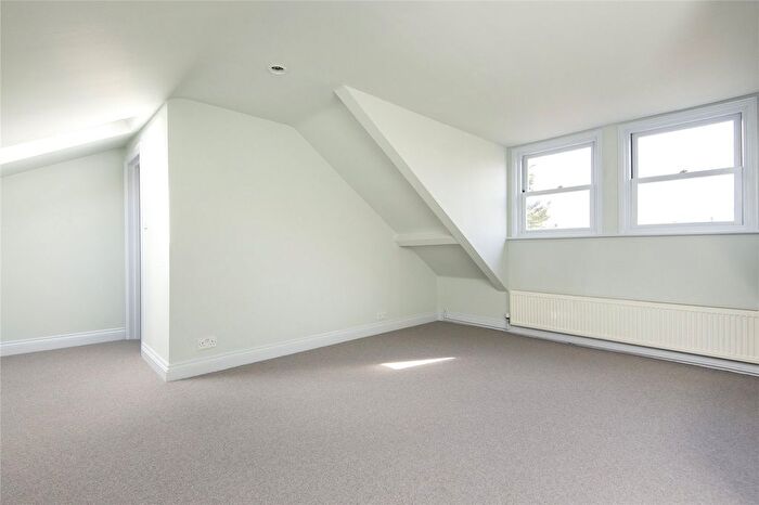 3 Bedroom Flat To Rent In Thistlewaite Road, Clapton, London, E5