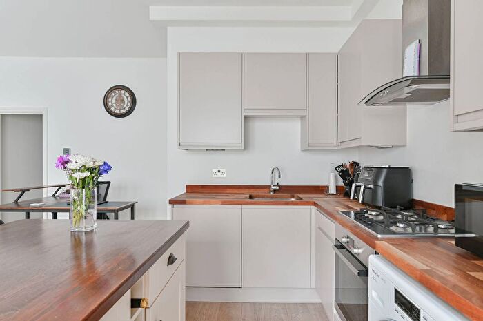 1 Bedroom Flat For Sale In Ambleside Avenue, Streatham Park, London, SW16