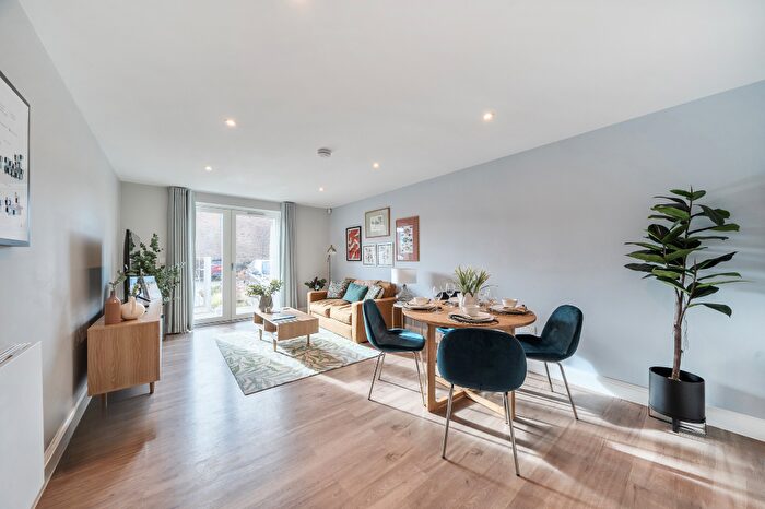 1 Bedroom Apartment To Rent In Wycombe Lane, HP10