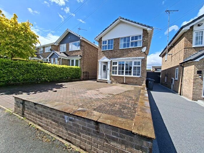 3 Bedroom Detached House For Sale In Charlton Brook Crescent, Chapeltown, S35
