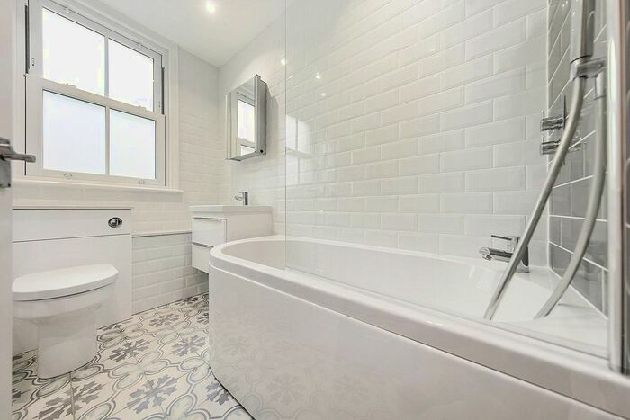 2 Bedroom Flat To Rent In Enmore Road, London, SW15
