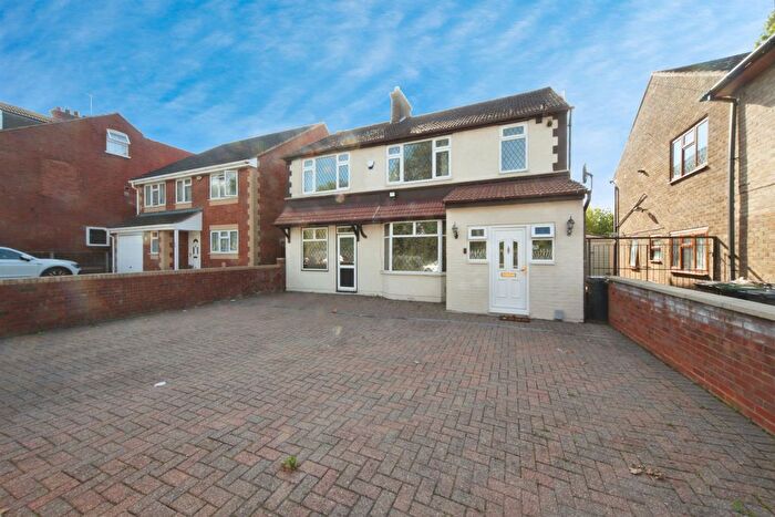 5 Bedroom Detached House For Sale In Toddington Road, Luton, LU4