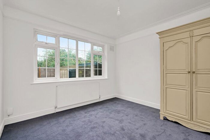 2 Bedroom Apartment To Rent In Castleview Road, Weybridge, Surrey, KT13