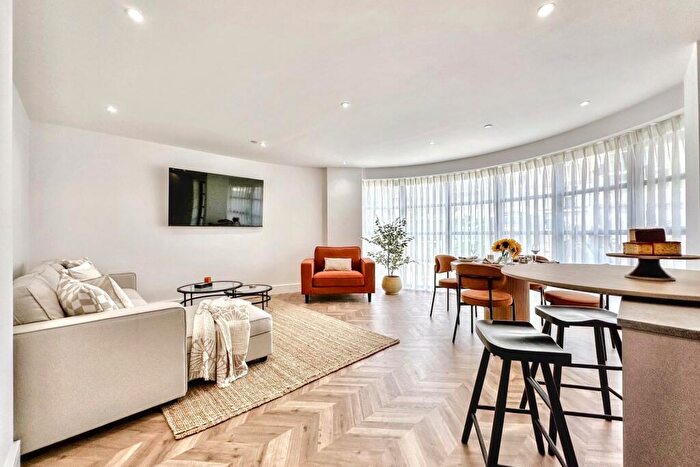 2 Bedroom Flat For Sale In Bournemouth, BH4