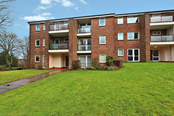2 Bedroom Flat To Rent In Elder Close, Winchester, SO22