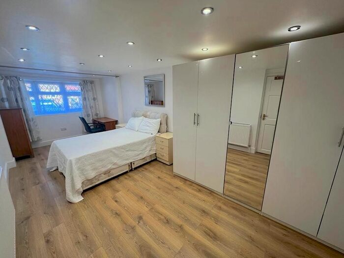 1 Bedroom Flat To Rent In Curtis Road, Whitton, Hounslow, TW4