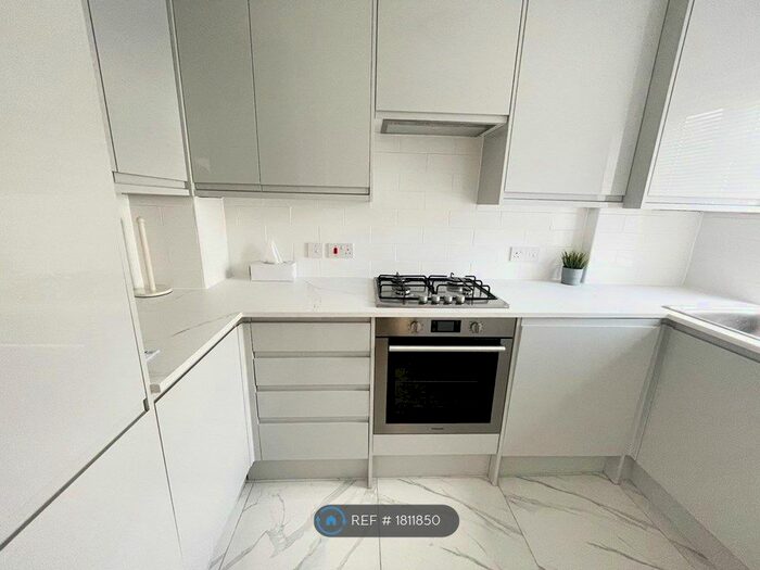 2 Bedroom Terraced House To Rent In Pennington Way, London, SE12