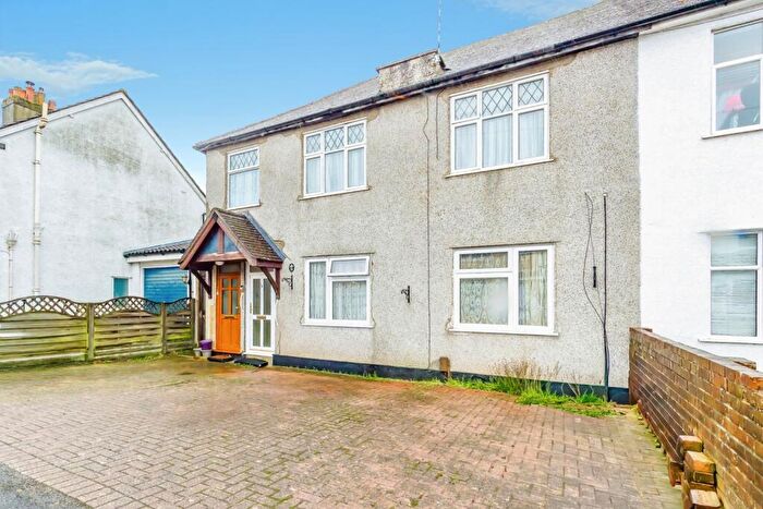 3 Bedroom Maisonette For Sale In Addison Road, Caterham, Surrey, CR3