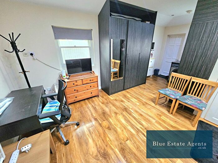 Studio To Rent In Lime Tree Road, Hounslow, TW5
