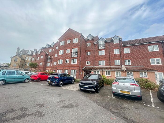 1 Bedroom Flat For Sale In Coleman Court, Station Road, Clacton-On-Sea, CO15