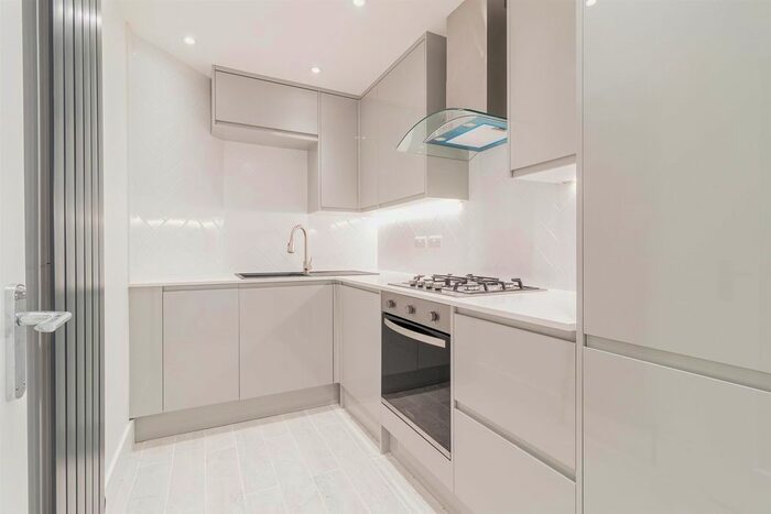 2 Bedroom Flat To Rent In Green Street, London E13