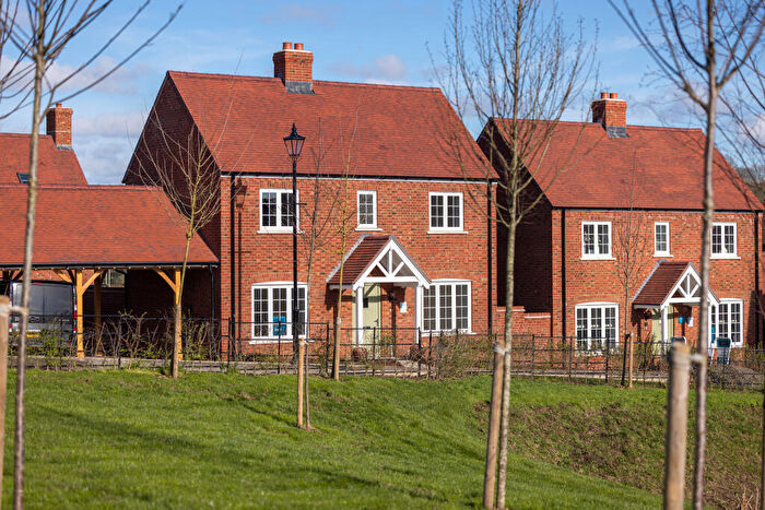 3 Bedroom Detached House For Sale In Clayhill Road, Burghfield Common, RG7