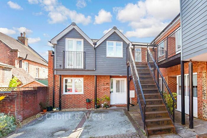 1 Bedroom Maisonette For Sale In Falkland Road, Dorking, Surrey, RH4