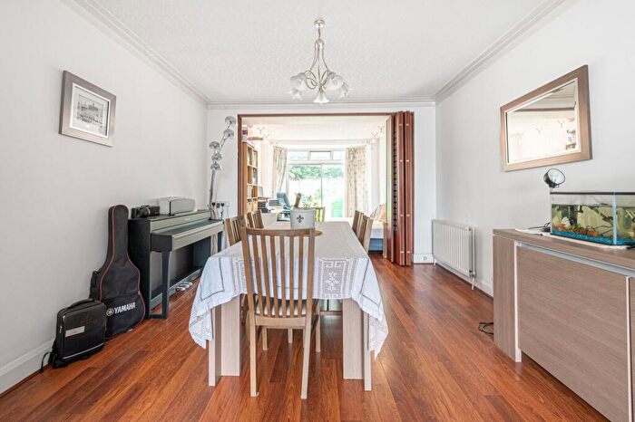 4 Bedroom Semi-Detached House To Rent In Linkside, Finchley, London, N12