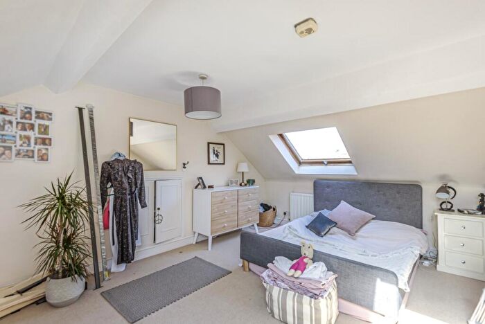 3 Bedroom Flat To Rent In Honeybrook Road, Balham, London, SW12