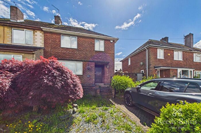 3 Bedroom Semi-Detached House For Sale In Kirkstone Road, Chesterfield, Derbyshire, S41