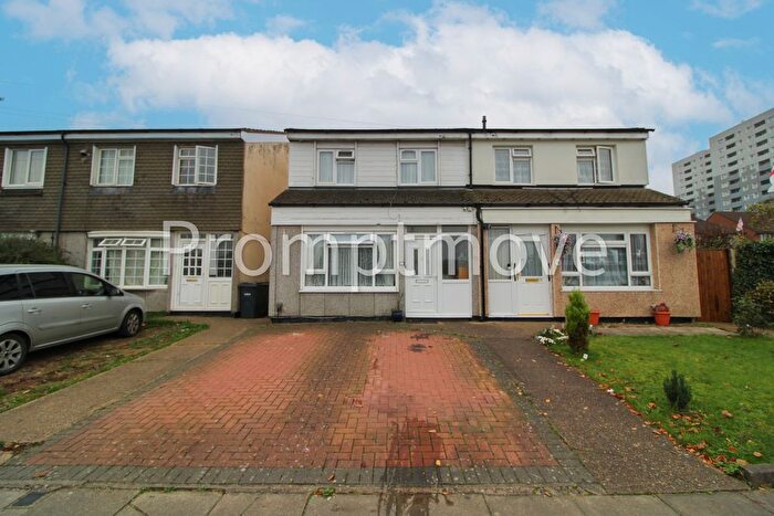 3 Bedroom Property For Sale In Hockwell Ring, Luton, LU4