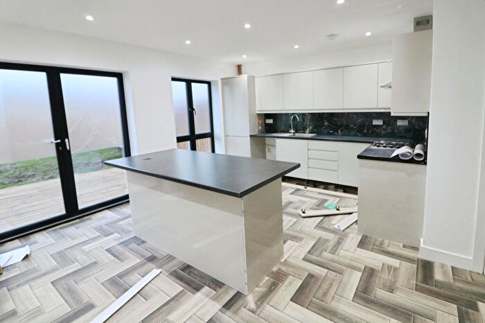 3 Bedroom House To Rent In Lodge Lane, Romford, RM5