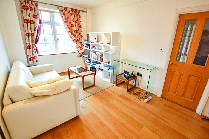 Apartment To Rent In Abbey Road, St Johns Wood, NW8