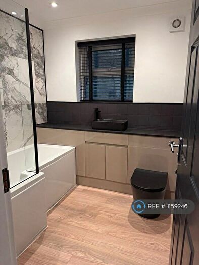 4 Bedroom Semi-Detached House To Rent In Abbey Lane Dell, Sheffield, S8