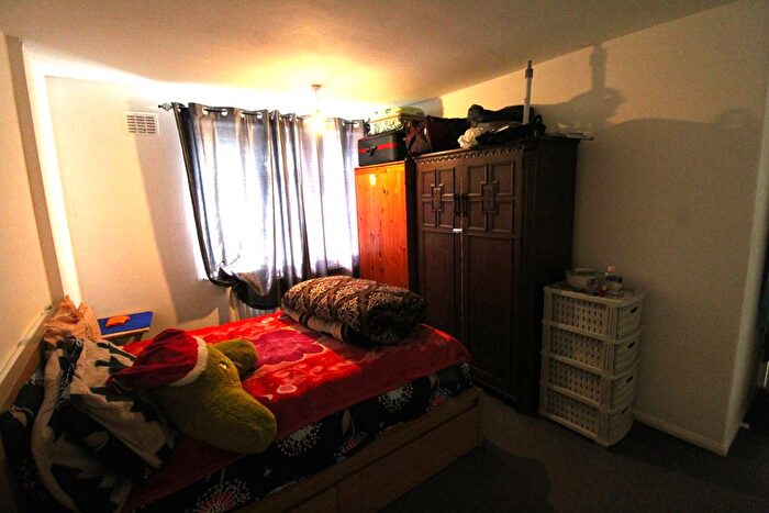 3 Bedroom Flat To Rent In Guru Nanak Road, Southall, UB2