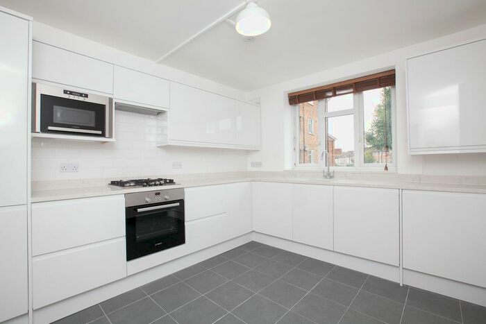 2 Bedroom Flat To Rent In Dynevor Road, London, N16
