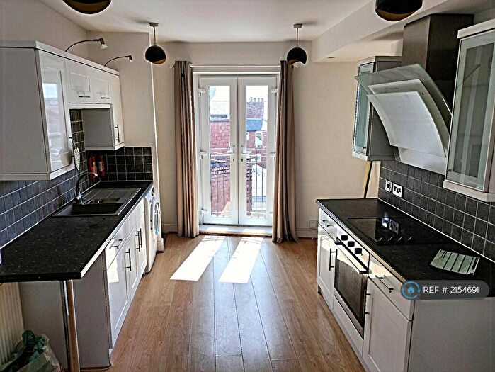 2 Bedroom Maisonette To Rent In The Crescent, St Annes, FY8