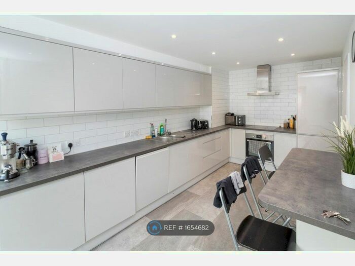 3 Bedroom Terraced House To Rent In Sunwell Close, London, SE15