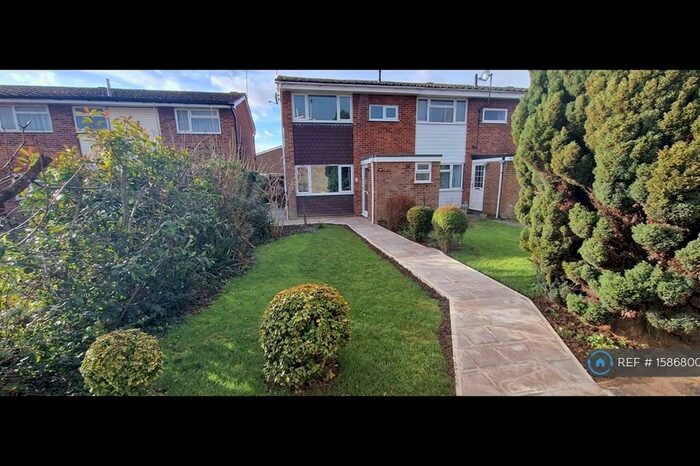 3 Bedroom End Of Terrace House To Rent In Rushleydale, Chelmsford, CM1
