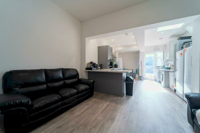 5 Bedroom House To Rent In Teignmouth Road, Birmingham, B29