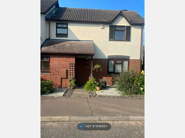 3 Bedroom Semi-Detached House To Rent In Farthingale Lane, Waltham Abbey, EN9