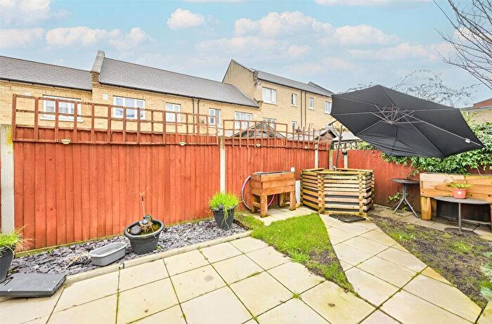 4 Bedroom Terraced House To Rent In Abbott Road, London, E14