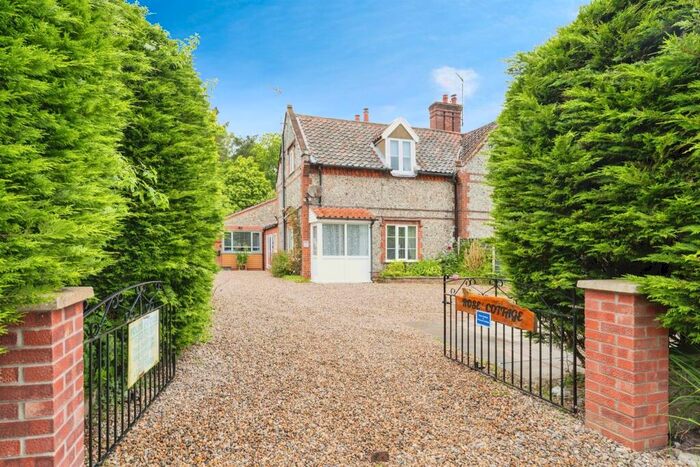 4 Bedroom Semi-Detached House For Sale In Holt Road, Cromer, NR27