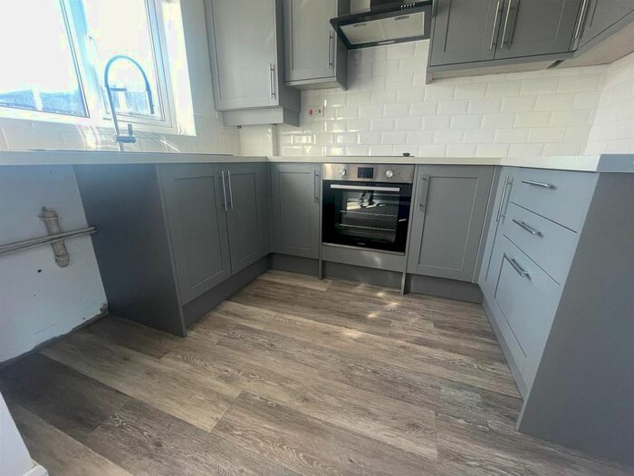 2 Bedroom Property To Rent In Manorfield Close, Ormesby, Great Yarmouth, NR29