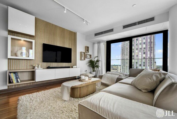 3 Bedroom Flat To Rent In High Street London, E15