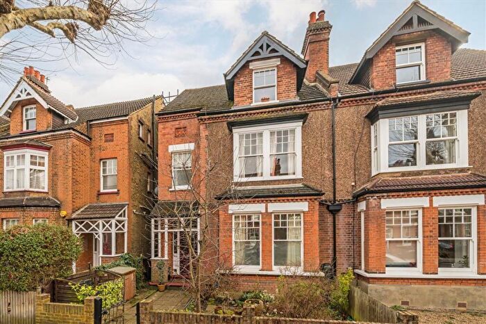 1 Bedroom Flat For Sale In Victoria Avenue, Surbiton, KT6